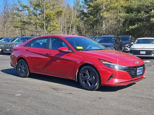2022 Hyundai ELANTRA SEL