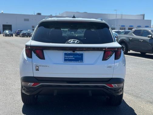 White 2024 Hyundai TUCSON SEL