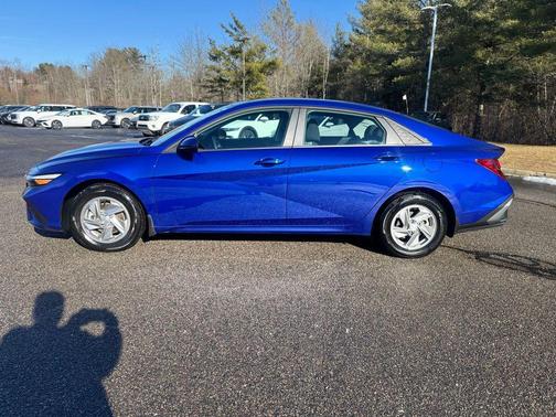 2025 Hyundai ELANTRA SE