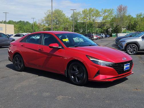 2023 Hyundai ELANTRA SEL