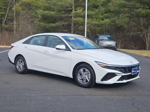 2024 Hyundai ELANTRA SE