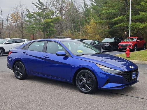 2023 Hyundai ELANTRA SEL