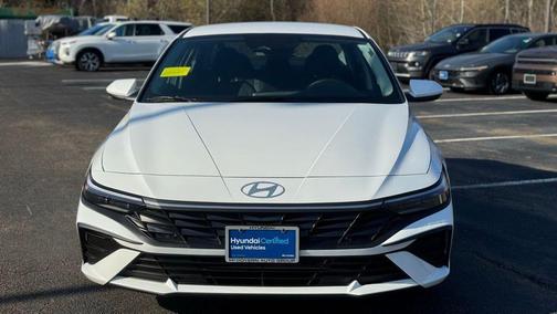 White 2025 Hyundai ELANTRA SE