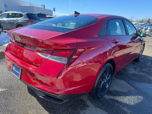 2022 Hyundai ELANTRA SEL