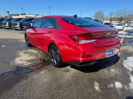 2022 Hyundai ELANTRA SEL