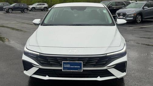 White 2025 Hyundai ELANTRA SE