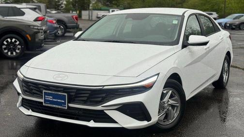 White 2025 Hyundai ELANTRA SE