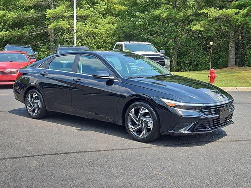 2024 Hyundai ELANTRA SEL
