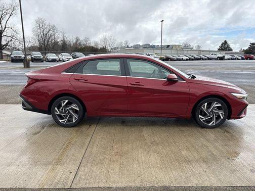 2025 Hyundai ELANTRA SEL