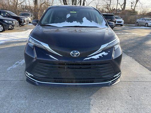 2024 Toyota Sienna XLE