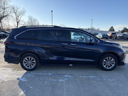 2024 Toyota Sienna XLE