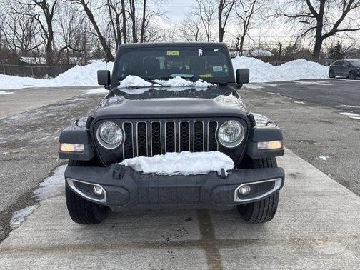 2021 Jeep Gladiator Overland