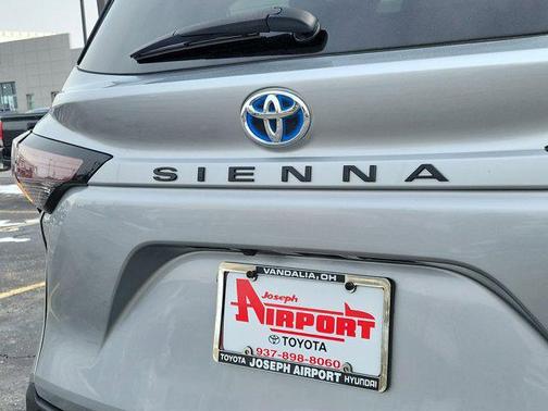 2024 Toyota Sienna LE