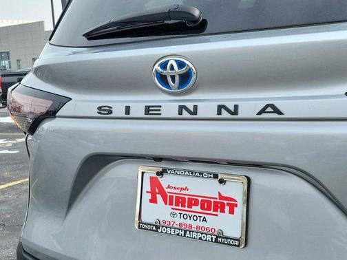 2024 Toyota Sienna LE