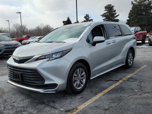 2024 Toyota Sienna LE