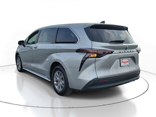2024 Toyota Sienna LE