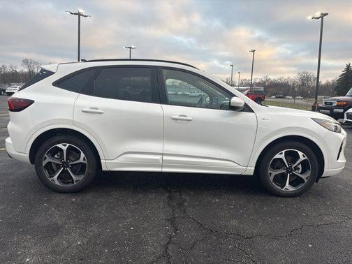 2023 Ford Escape ST-Line Elite