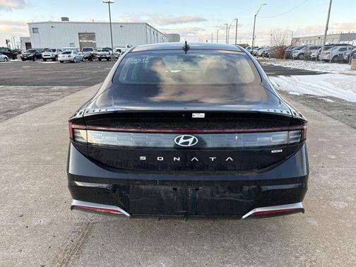 2025 Hyundai SONATA Hybrid SE