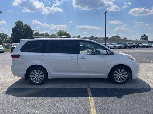 2017 Toyota Sienna XLE