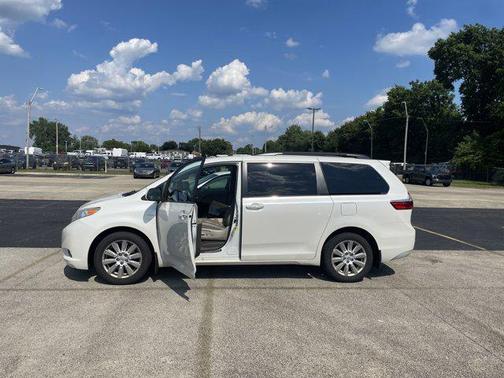 2017 Toyota Sienna XLE