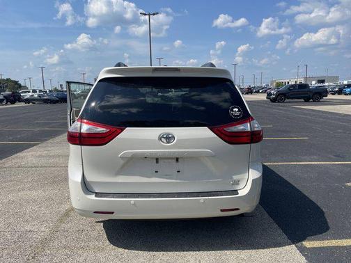 2017 Toyota Sienna XLE