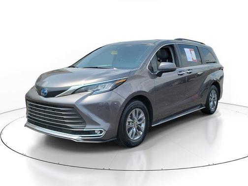 2023 Toyota Sienna XLE 7 Passenger