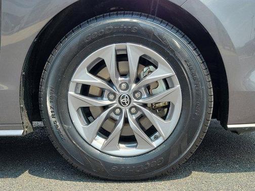 2023 Toyota Sienna XLE 7 Passenger