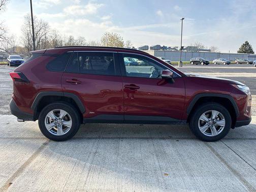 2025 Toyota RAV4 Hybrid XLE