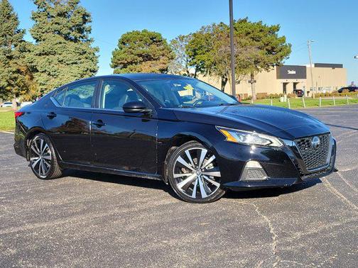 2022 Nissan Altima SR FWD