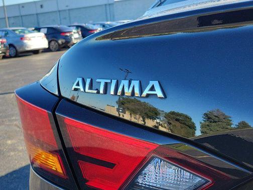 2022 Nissan Altima SR FWD