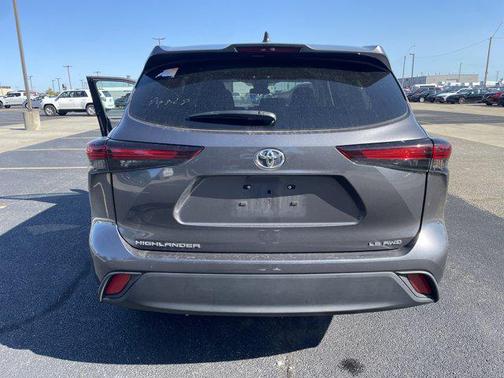 2024 Toyota Highlander LE
