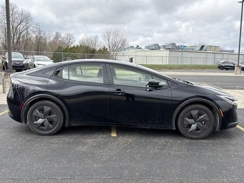 2025 Toyota Prius LE