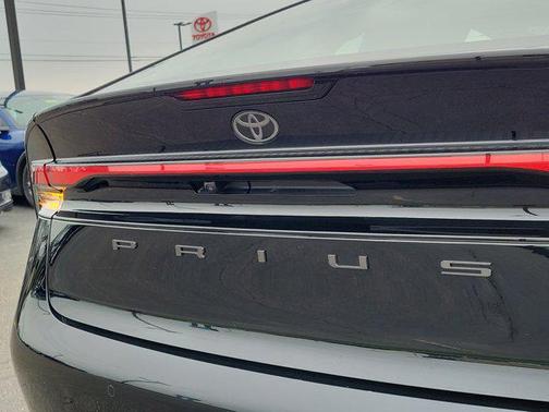2025 Toyota Prius LE