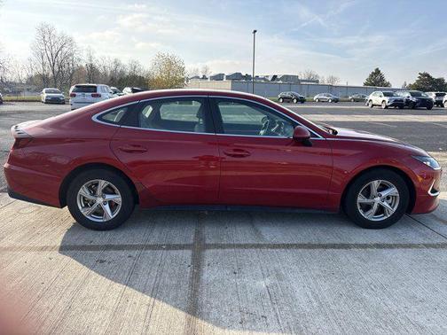 2022 Hyundai SONATA SE