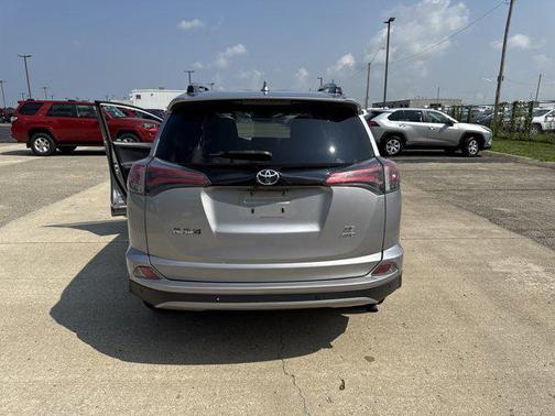 2017 Toyota RAV4 SE