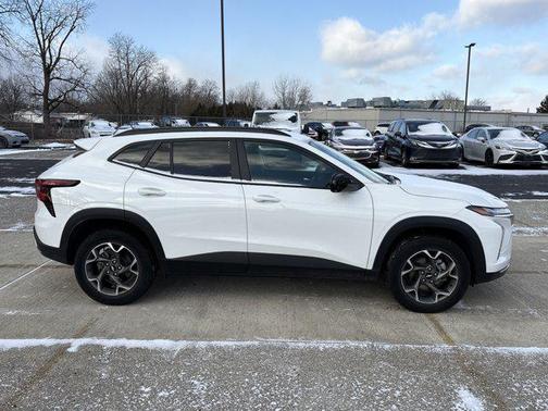 2025 Chevrolet Trax LT