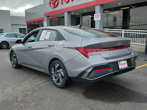 2025 Hyundai ELANTRA SEL