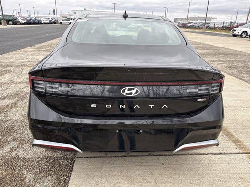 2024 Hyundai SONATA Hybrid Limited