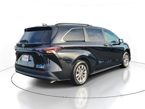 2024 Toyota Sienna XLE