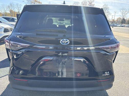 2024 Toyota Sienna XLE