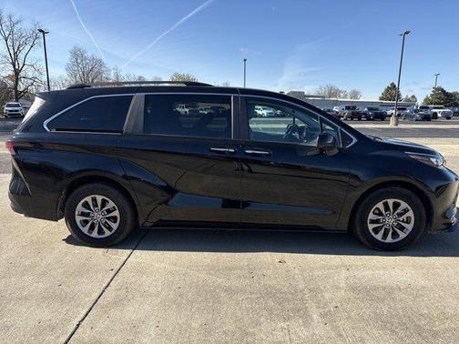 2024 Toyota Sienna XLE