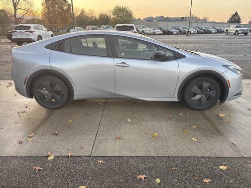 2025 Toyota Prius LE