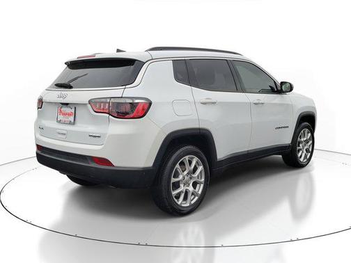 2023 Jeep Compass Latitude Lux