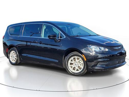 2024 Chrysler Voyager LX