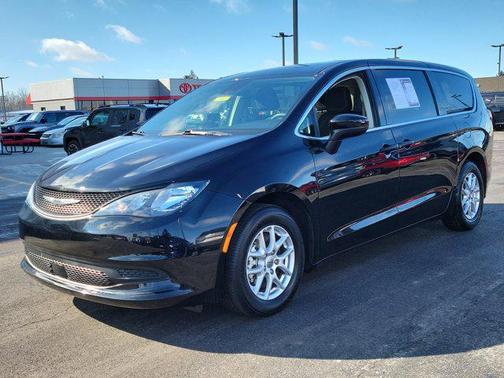 2024 Chrysler Voyager LX