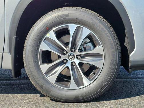 2025 Toyota Highlander XLE