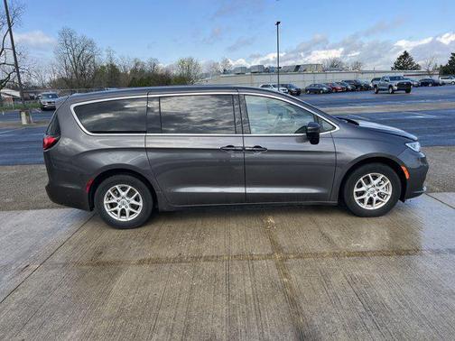 2023 Chrysler Pacifica Touring-L