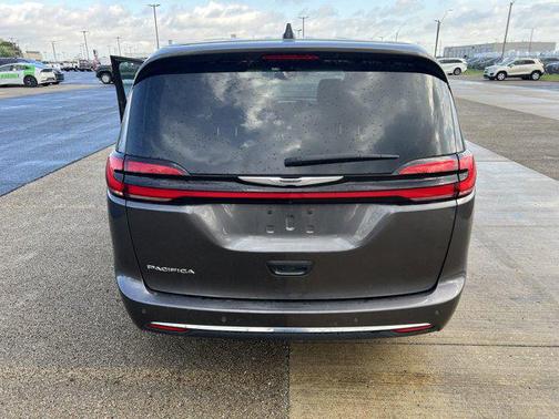2023 Chrysler Pacifica Touring-L