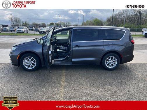 2023 Chrysler Pacifica Touring-L