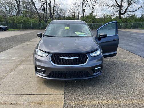 2023 Chrysler Pacifica Touring-L
